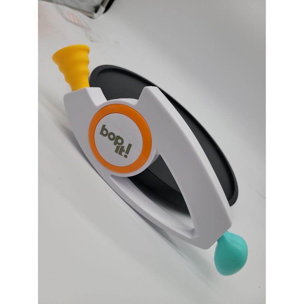2018 Hasbro Bop It Original Electronic Game Pull Twist Handheld Toy Works Tested